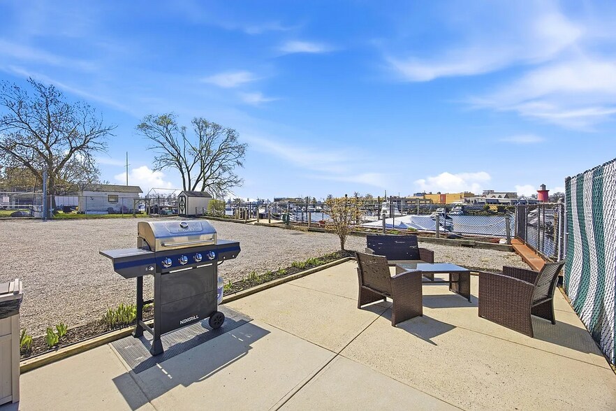 More Photos Of 1 Merit Ct, Brooklyn Marina For Sale