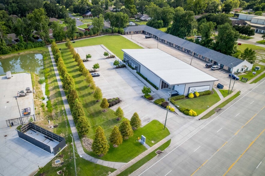 Primary Photo Of 12110 S Harrells Ferry Rd, Baton Rouge Showroom For Lease