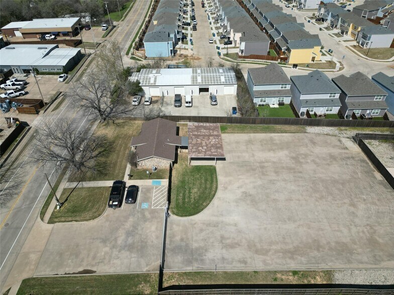 More Photos Of 414 N Kealy Ave, Lewisville Office For Sale
