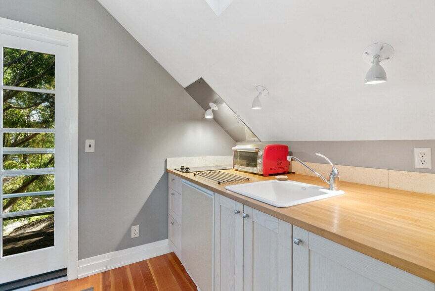 More Photos Of 603 Mission St, Santa Cruz Office For Sale