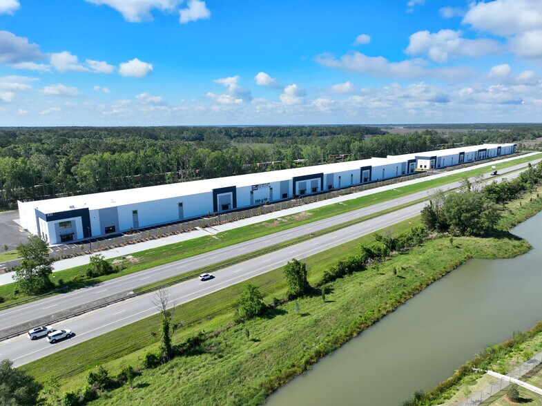 More Photos Of Veterans Parkway, Savannah Unknown For Lease