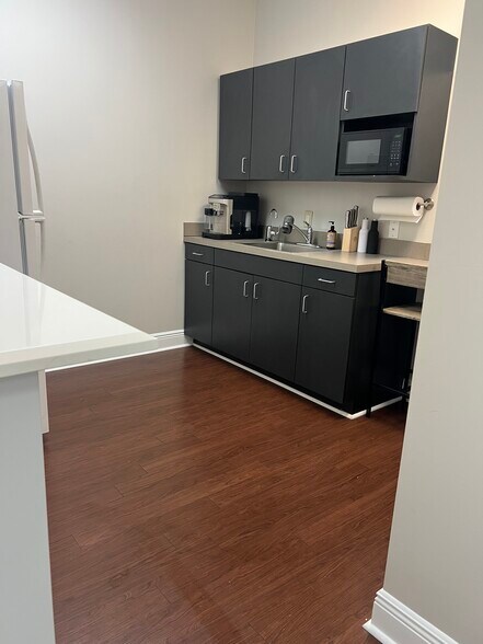 More Photos Of 16540 Pointe Village Dr, Lutz Storefront Retail Office For Lease