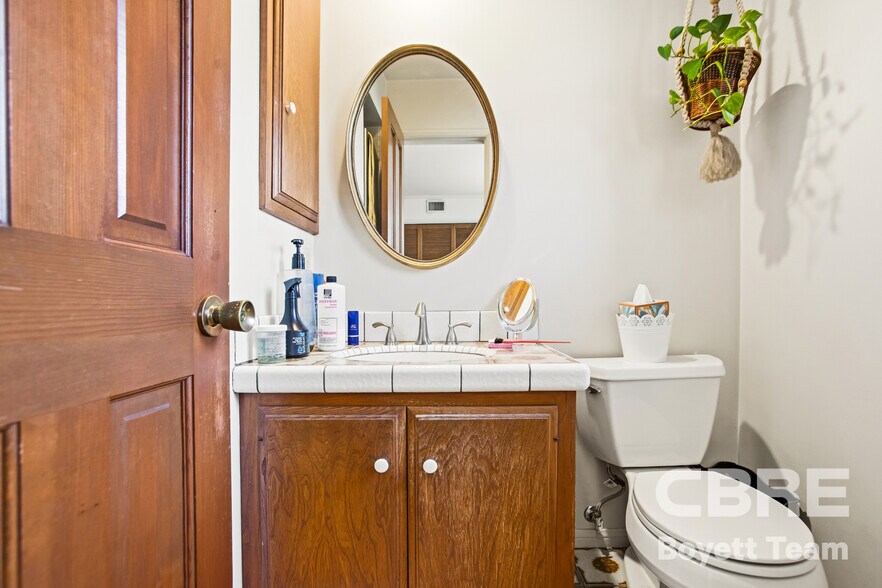 More Photos Of 6504 Woodley Ave, Van Nuys Apartments For Sale