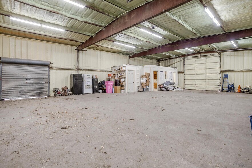 More Photos Of 4140 Mansfield Hwy, Forest Hill Warehouse For Sale