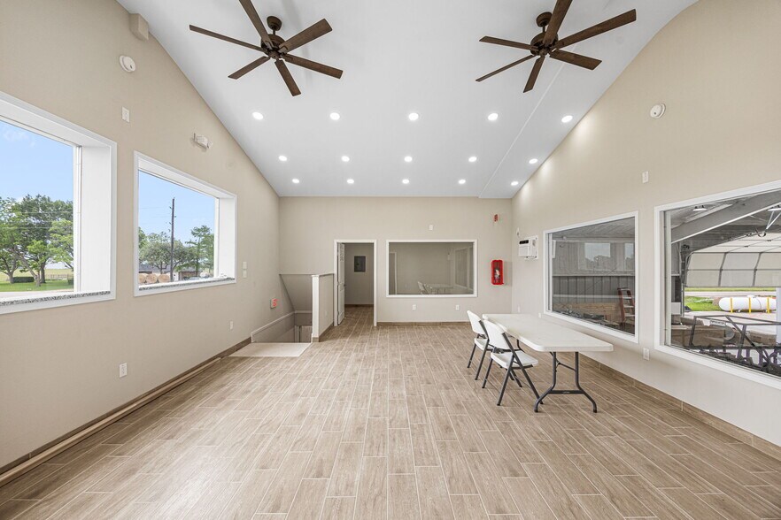 More Photos Of 15002 Bj Dusek Rd, Wallis Flex For Sale