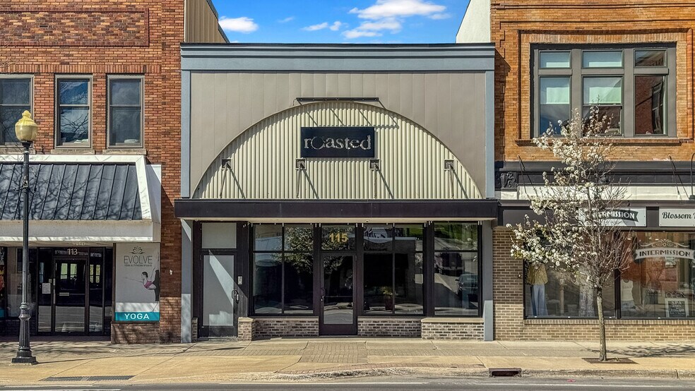 Primary Photo Of 115 N Mitchell St, Cadillac Storefront For Lease