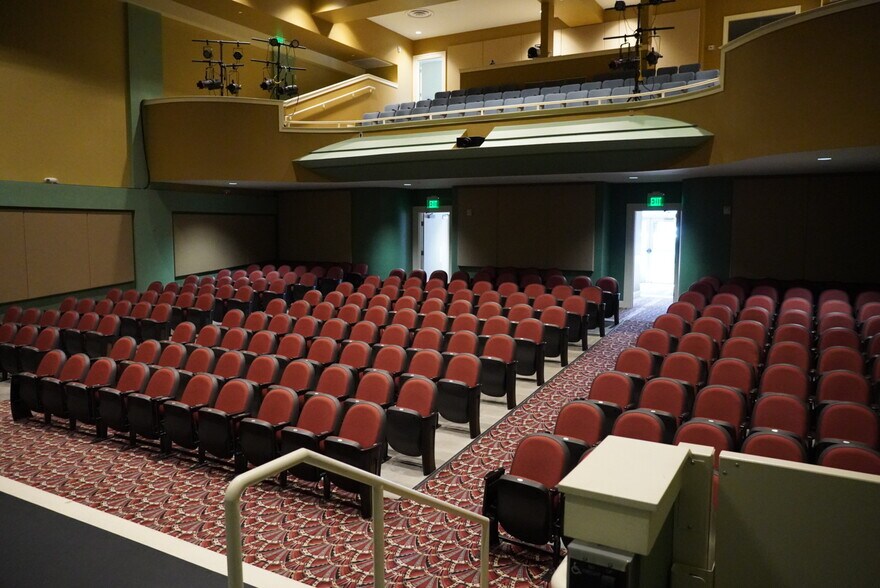 More Photos Of 1028 Main St, Evanston Theater Concert Hall For Sale