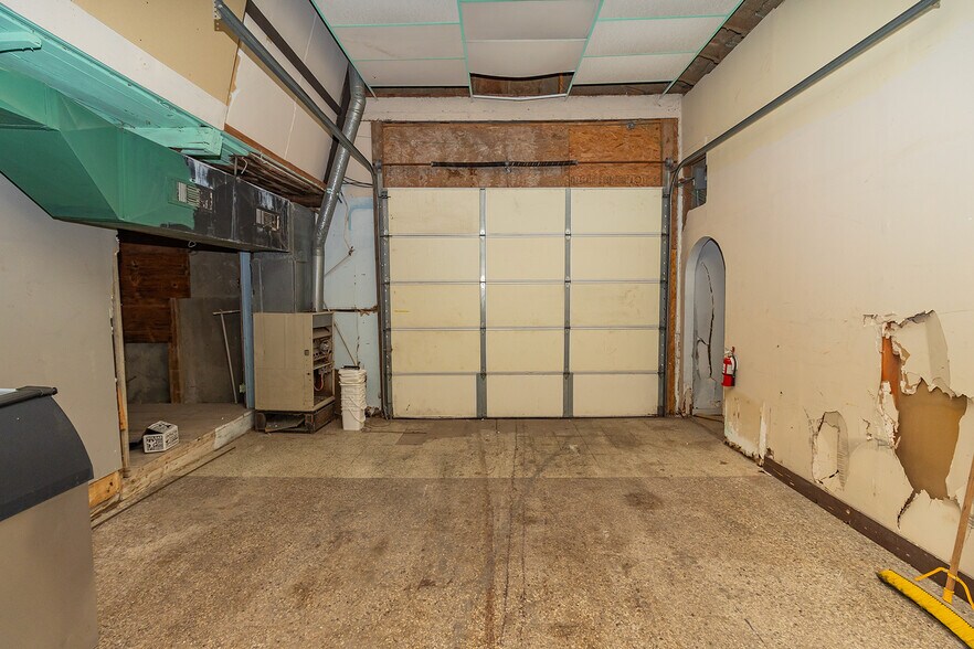 More Photos Of 1627 S Hillside St, Wichita Freestanding For Sale