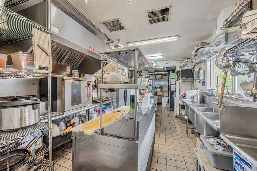 More Photos Of 621-655 Del Ganado Rd, San Rafael Storefront For Sale