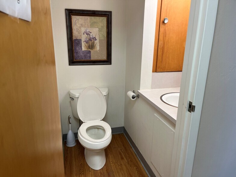 More Photos Of 411 W 5th St, McCook Office For Sale