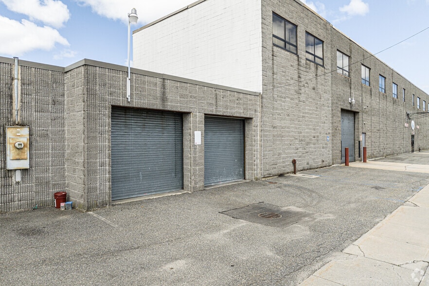 More Photos Of 675 Main St, Westbury Manufacturing For Lease