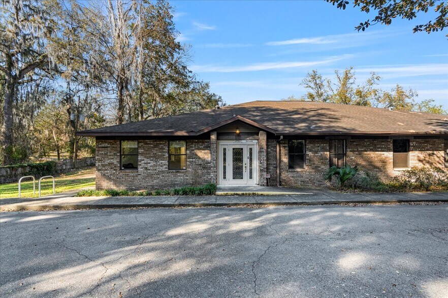More Photos Of 7733 W Newberry Rd, Gainesville Office For Sale