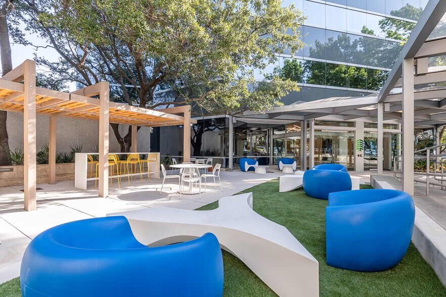 More Photos Of 7557 Rambler Rd, Dallas Office For Lease