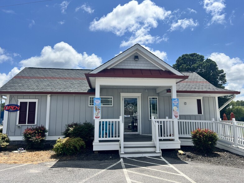 Primary Photo Of 29251 Three Notch Rd, Mechanicsville General Retail For Lease