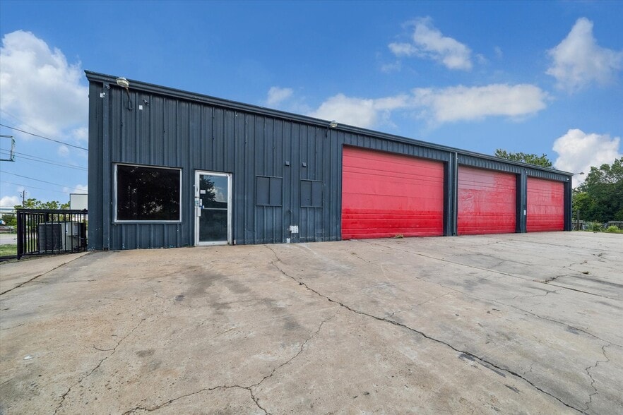 More Photos Of 10807 Telephone Rd, Houston Warehouse For Sale