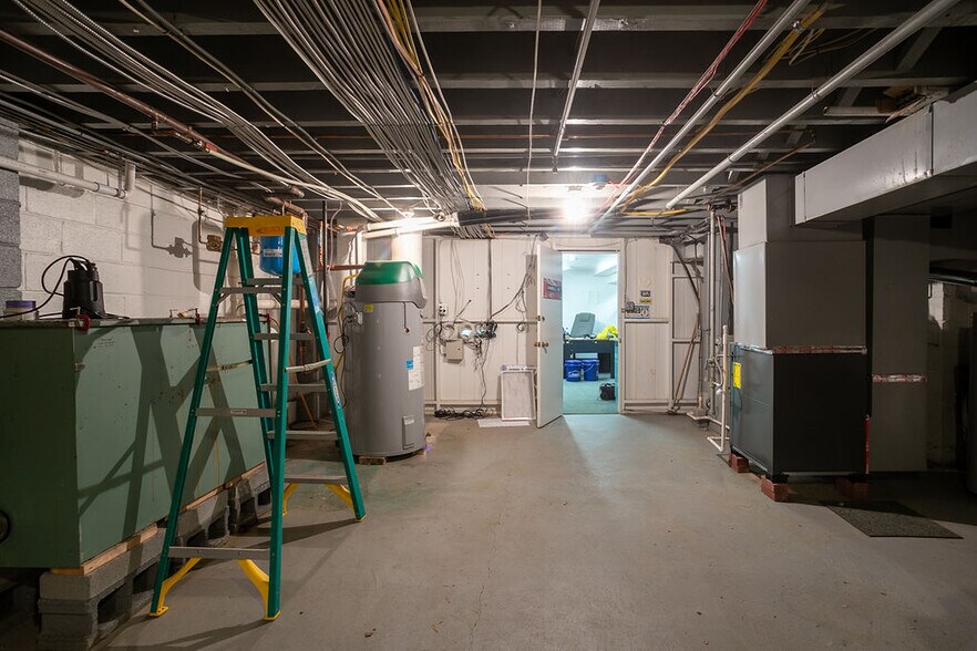 More Photos Of 121 S Pavilion Ave, Riverside Storefront Retail Residential For Sale