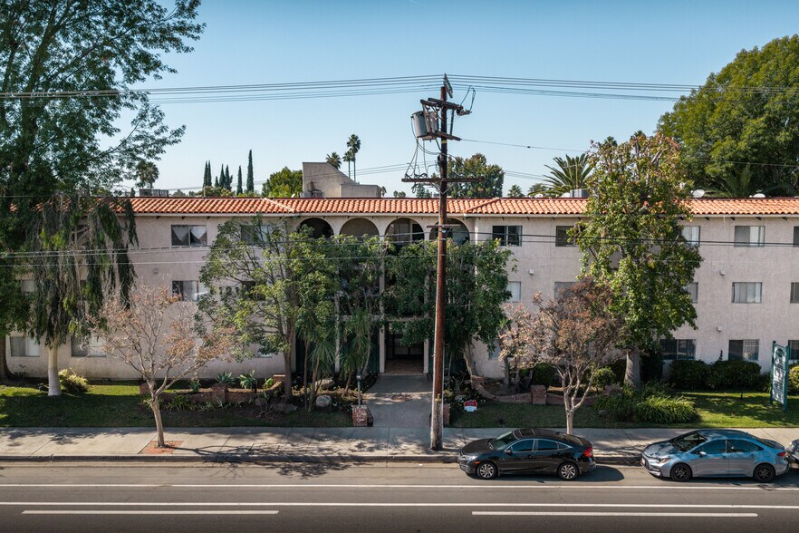 More Photos Of 6121 Woodman Ave, Van Nuys Apartments For Sale