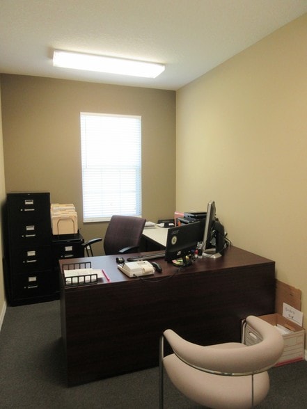 More Photos Of 6912 W Linebaugh Ave, Tampa Medical For Lease