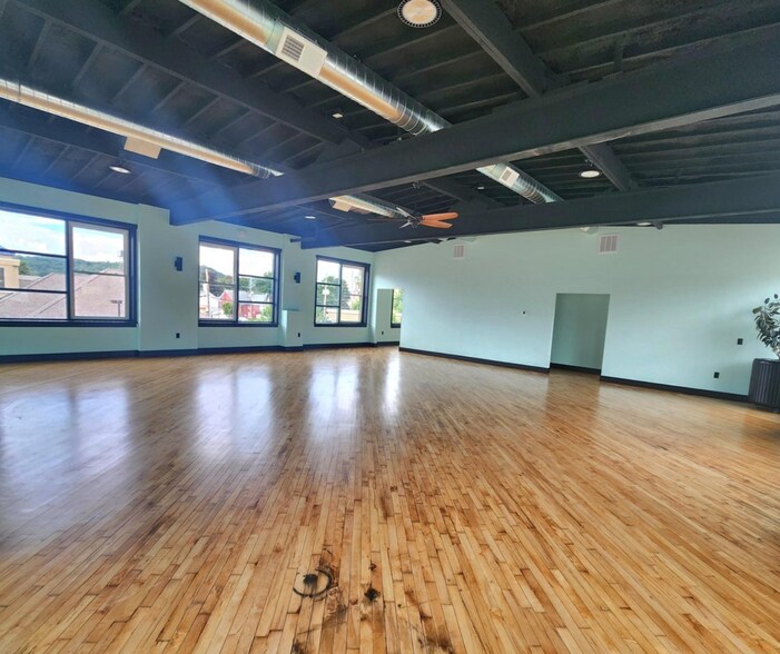 More Photos Of 353 Main St, Catawissa Office For Lease