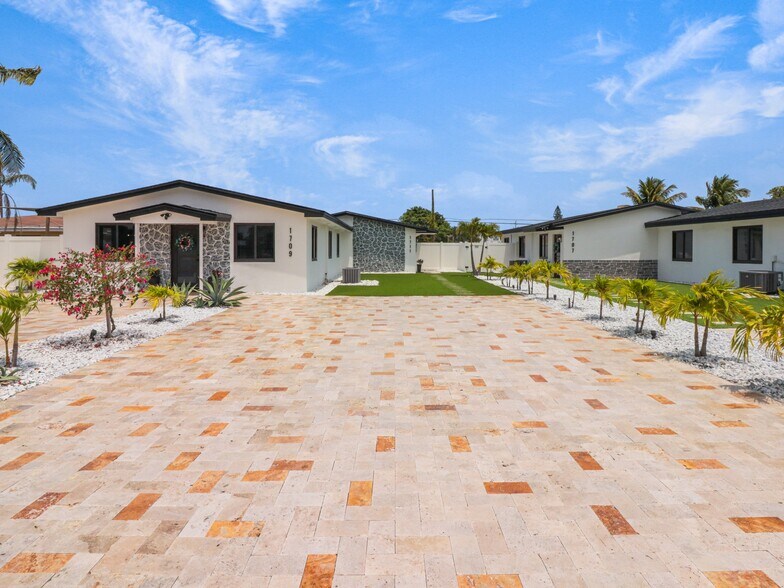 More Photos Of 1705-1709 NE 3rd Ave, Delray Beach Apartments For Sale