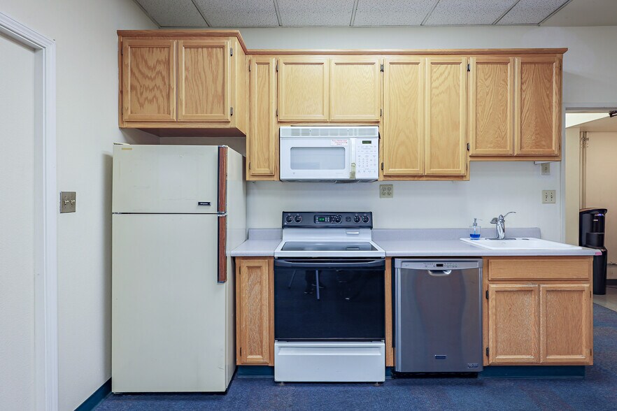 More Photos Of 971 E Broadway Ave, Atwater Office For Lease