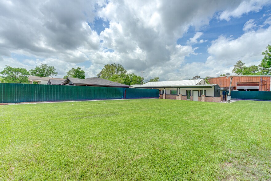 More Photos Of 2127-1 Maximilian St, Houston Apartments For Sale