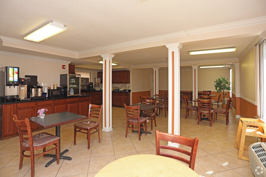 More Photos Of 127 Ontario Dr, Mount Hope Hotel For Sale
