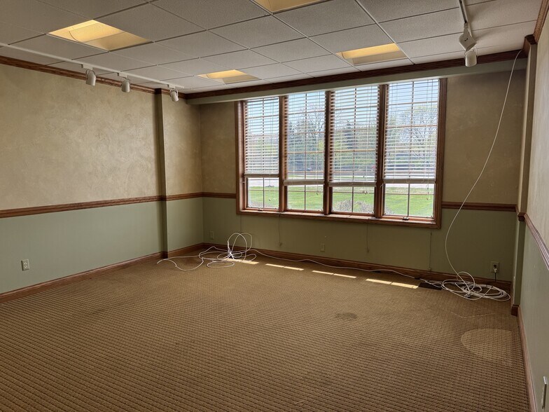More Photos Of 160 Sagamore Pky W, West Lafayette Office For Lease