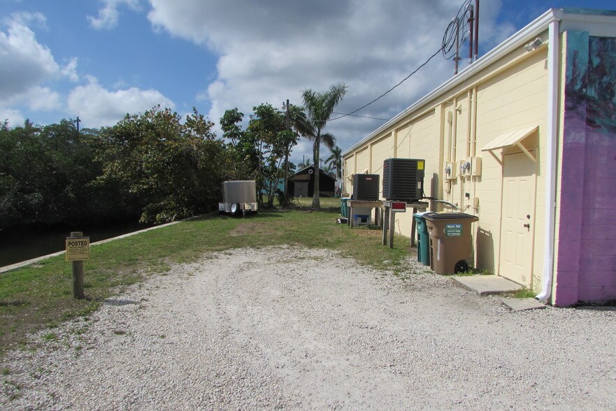 More Photos Of 4547 Pine Island Rd, Matlacha Storefront For Sale