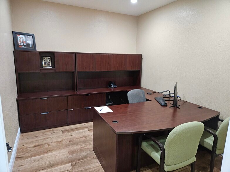 More Photos Of 8111-8119 NW 33rd St, Miami Warehouse For Sale