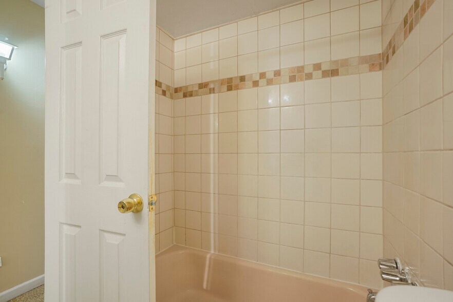 More Photos Of 3650 S Lincoln St, Englewood Apartments For Sale