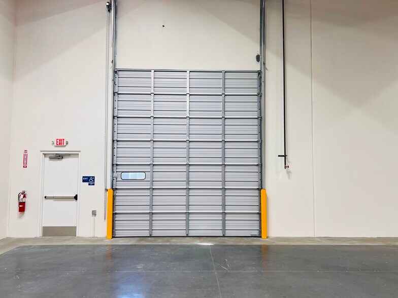 More Photos Of 2070 W 11th St, Upland Warehouse For Lease