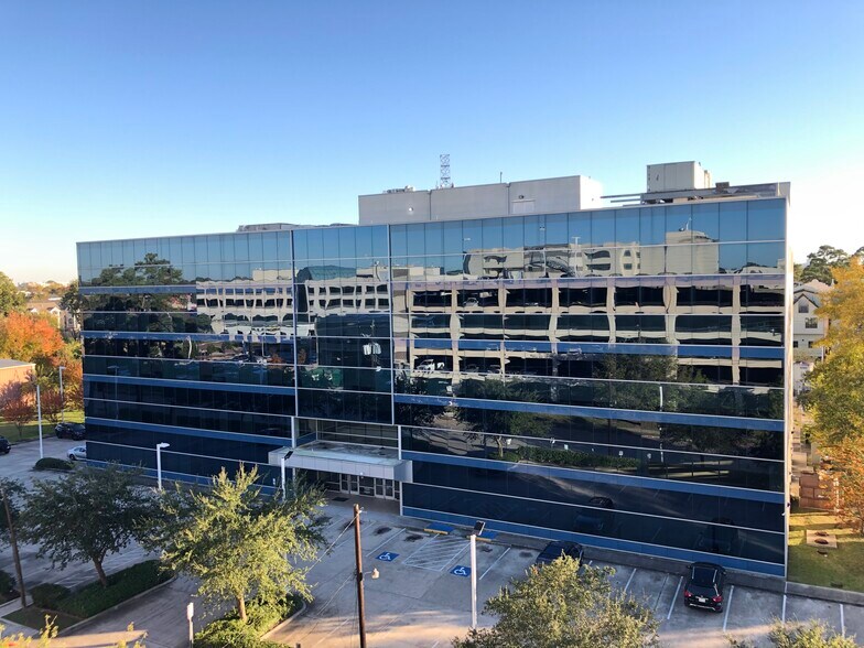 More Photos Of 1800 W 26th St, Houston Medical For Lease