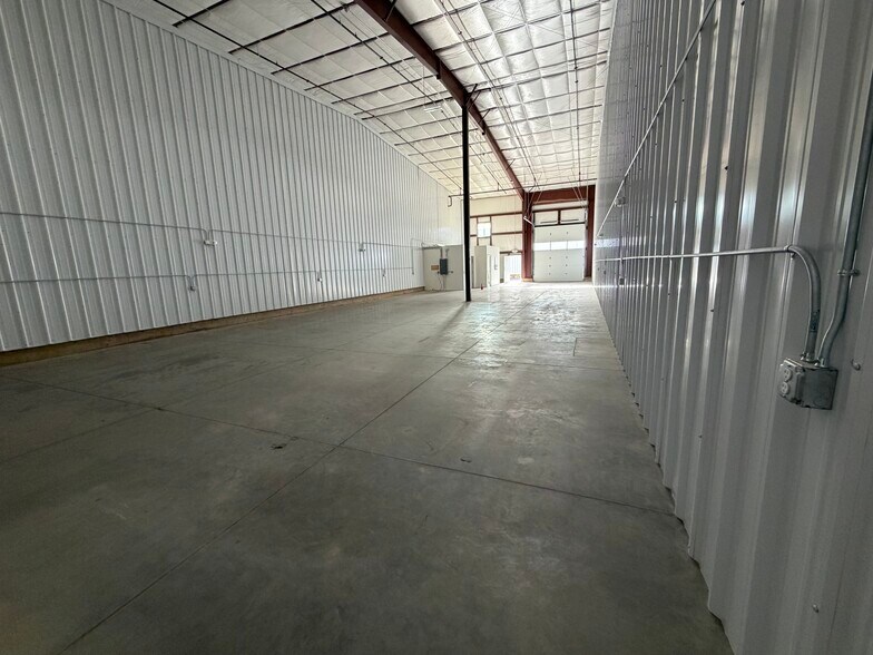More Photos Of Gateway Industrial Park, Hurricane Warehouse For Lease