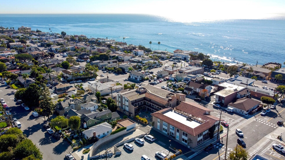 More Photos Of 900-944 Glenneyre St, Laguna Beach Office Residential For Lease