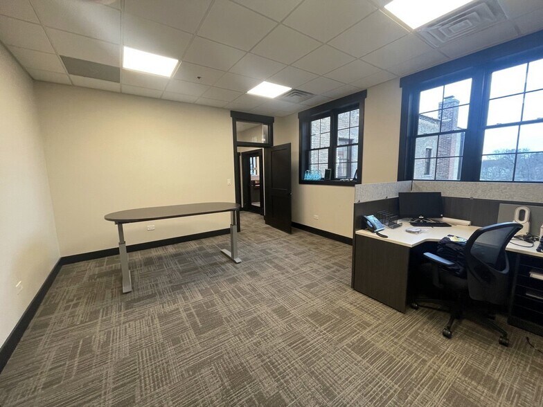 More Photos Of 106 W Main St, West Dundee Office For Lease