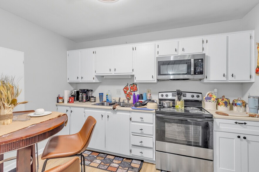 More Photos Of 170 Westwood Dr, Thomson Apartments For Sale