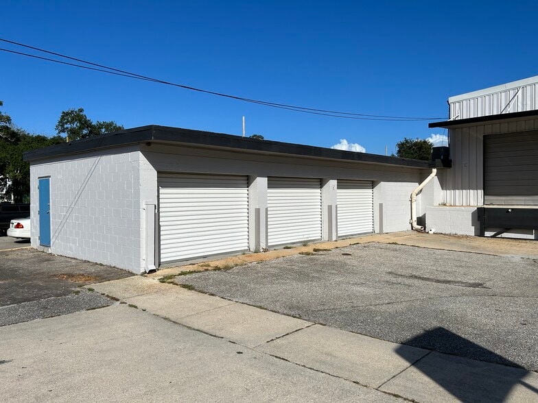 More Photos Of 1417 W Cervantes St, Pensacola Showroom For Lease