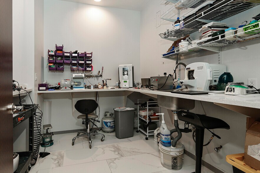 More Photos Of 114 Vision Park Blvd, Shenandoah Office For Sale