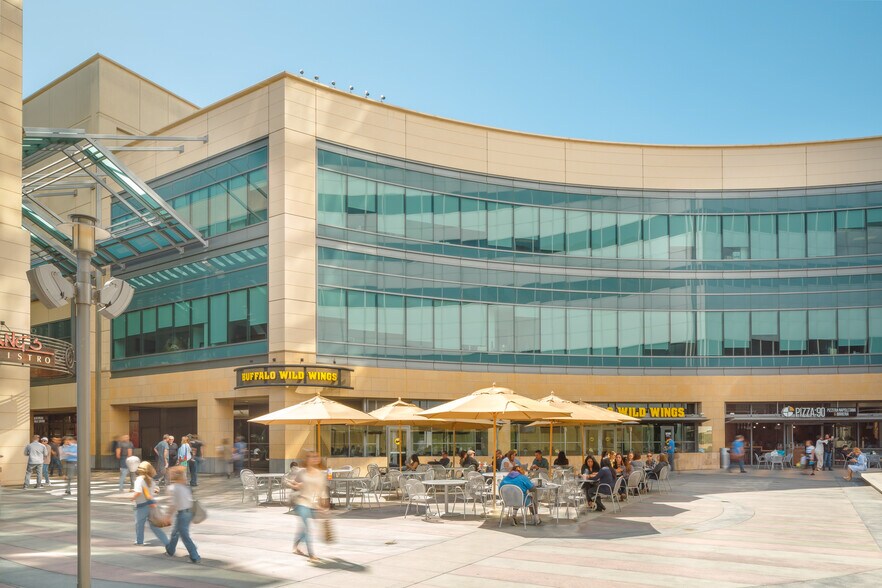 More Photos Of 15301 Ventura Blvd, Sherman Oaks Storefront For Lease