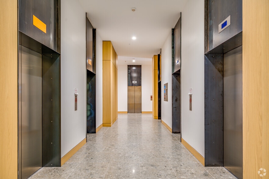 More Photos Of 3003 N Central Ave, Phoenix Office For Lease