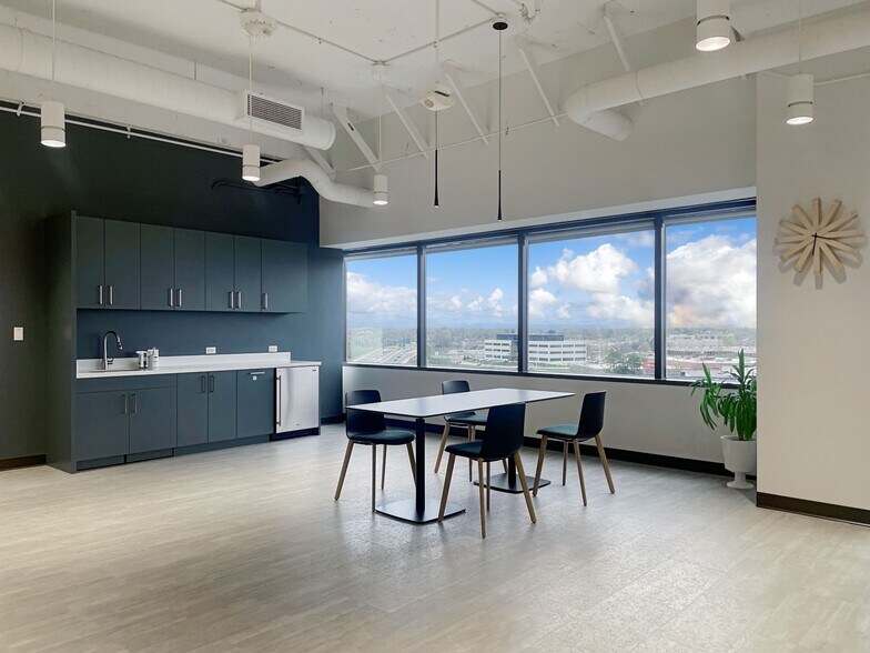 More Photos Of 999 Oakmont Plaza Dr, Westmont Coworking Space