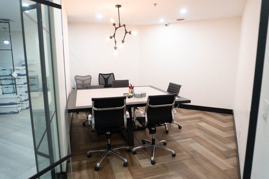 More Photos Of 2565 Steeles Ave E, Brampton General Retail For Sale