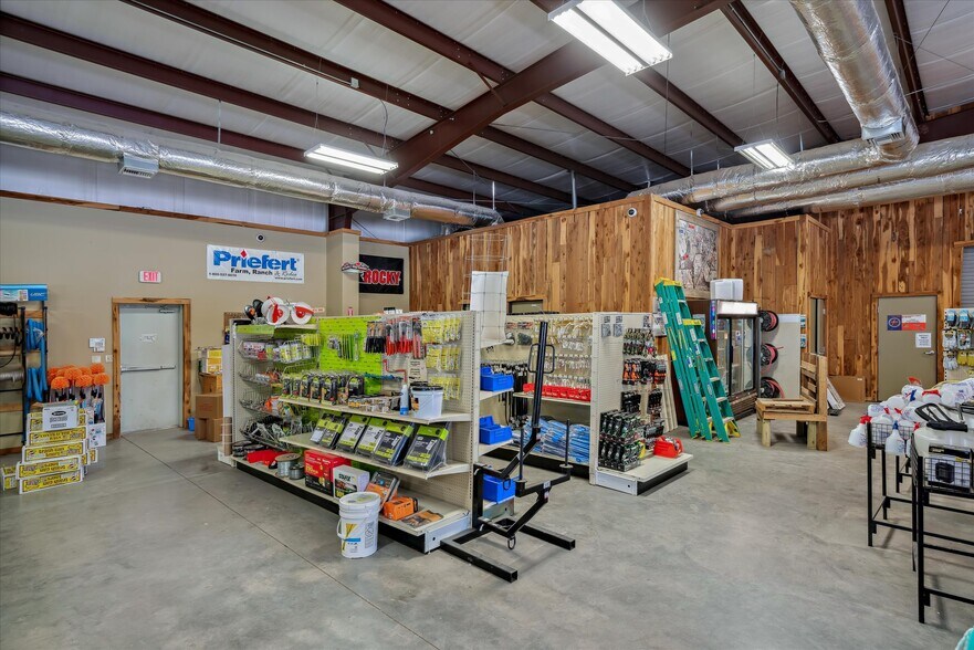 More Photos Of 150 Main St, Clarksville General Retail For Sale