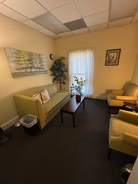 More Photos Of 1439 McLendon Dr, Decatur Medical For Sale