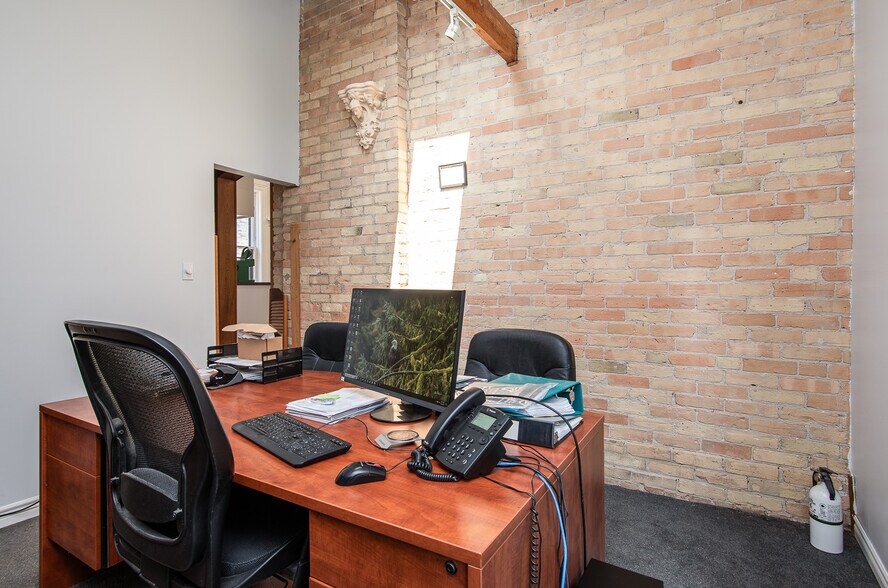More Photos Of 109 College St, Kitchener Office For Sale