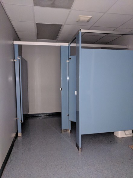 More Photos Of 901 W Main St, El Paso Office For Sale