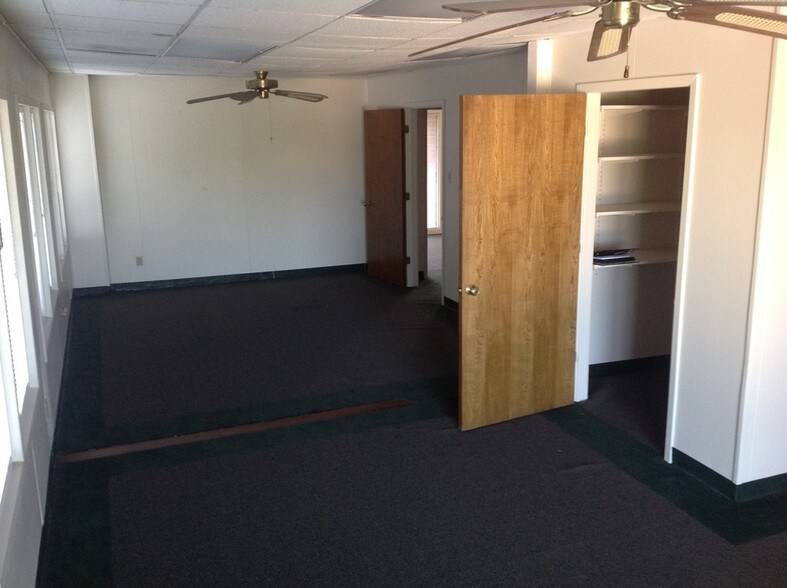 More Photos Of 101 E Randol Mill Rd, Arlington Office For Lease