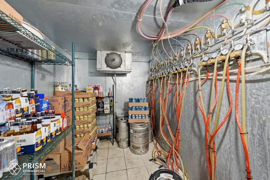 More Photos Of 1332-1336 P St, Lincoln Bar For Lease