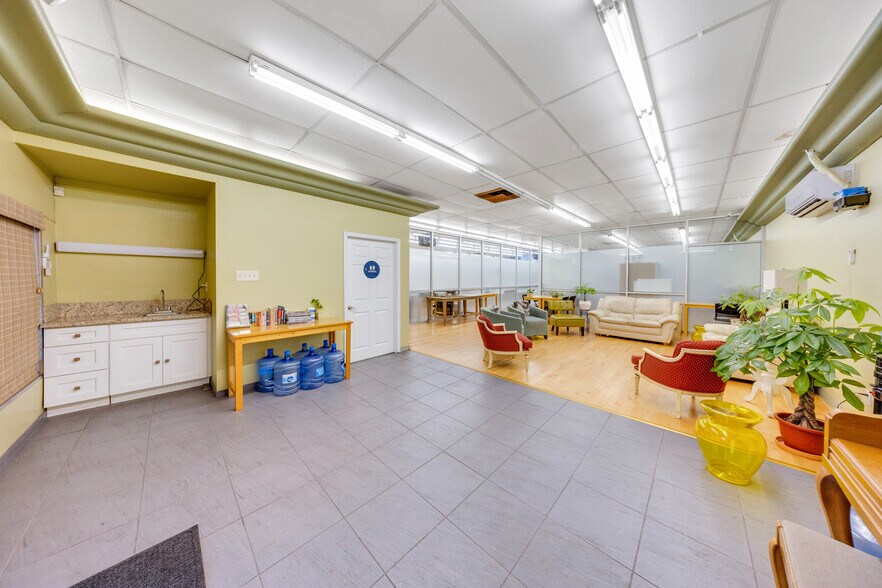More Photos Of 118 Live Oak Ave, Arcadia Storefront For Sale
